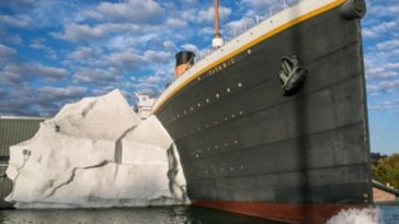 Fake Iceberg Collapses, Injures 3 Guests at Titanic Museum